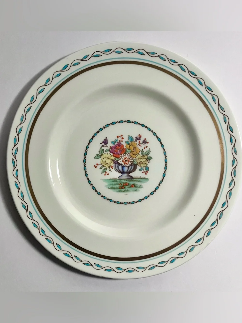 ROYAL DOULTON The Wyndham BREAD PLATE / Ultra Rare Pattern / DISCONTINUED 1940s